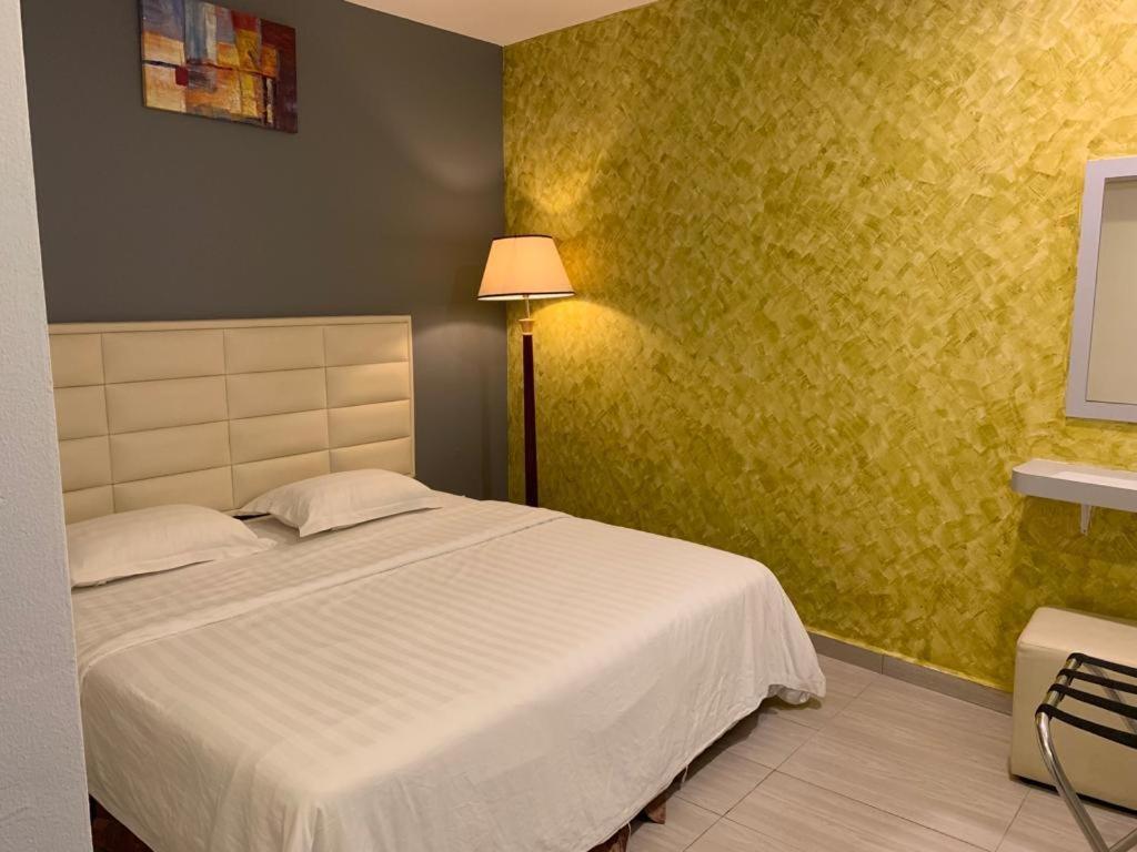 Fortune Hotel Johor Bahru Buitenkant foto